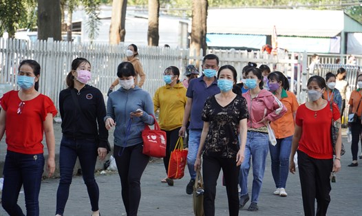 Công nhân Công ty TNHH Pouchen Việt Nam vào ca. Ảnh: Hà Anh Chiến