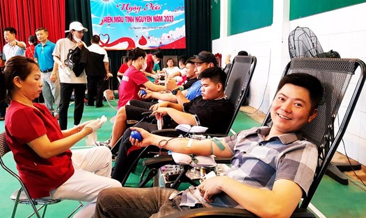 Đoàn viên Công đoàn tham gia hiến máu tình nguyện. Ảnh: CĐVC Thái Nguyên