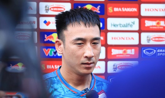 Cầu thủ đội tuyển Việt Nam dự đoán tỉ số trận chung kết Champions League 2022-2023. Ảnh: Minh Dân