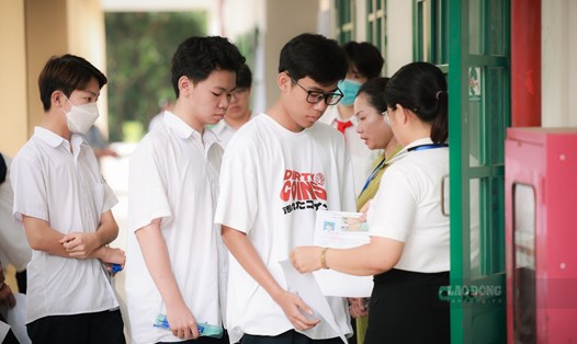 Thí sinh tham dự kỳ thi tuyển sinh lớp 10 THPT công lập năm 2023. Ảnh: Hải Nguyễn