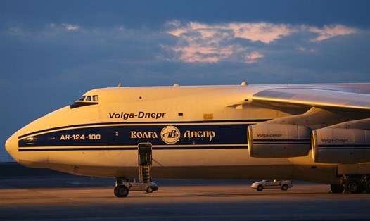 Máy bay Antonov-124 của hãng hàng không Nga Volga-Dnepr. Ảnh: AP