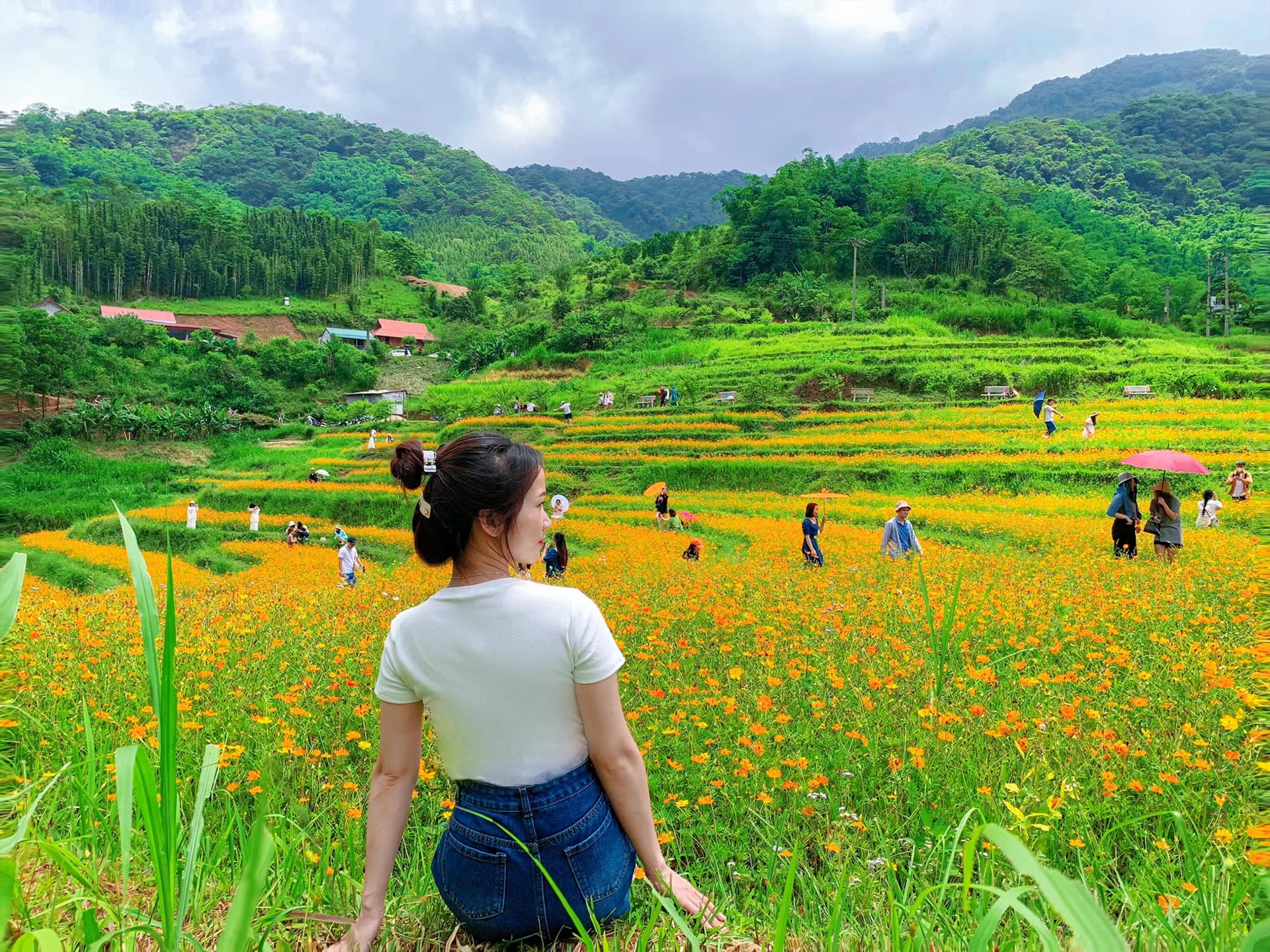 Thay vì những chuyến du lịch dài ngày, người dân Thủ đô có xu hướng về các tỉnh lân cận để tránh nắng nóng. Ảnh: Khánh Linh