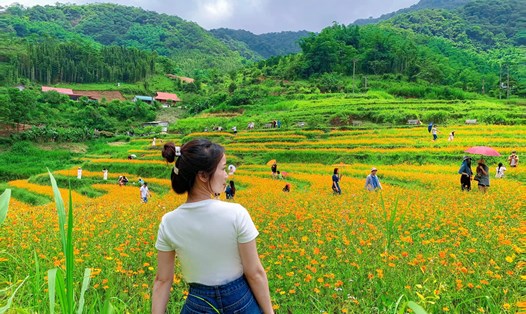 Thay vì những chuyến du lịch dài ngày, người dân Thủ đô có xu hướng về các tỉnh lân cận để tránh nắng nóng. Ảnh: Khánh Linh