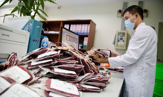 Viện Huyết học - Truyền máu Trung ương hỗ trợ máu cho các tỉnh Đồng bằng sông Cửu Long. Ảnh: Bệnh viện cung cấp