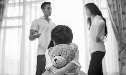 Con trẻ chịu nhiều tổn thương khi bố mẹ li hôn.  Ảnh minh họa: Xinhua