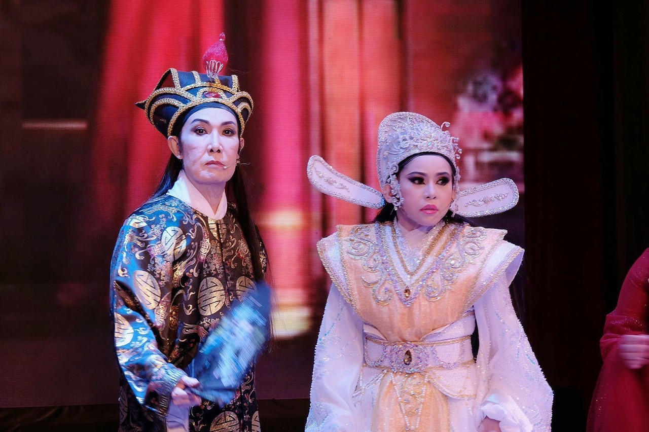 Bình Tinh tiếc nuối vì không kịp về đúng 100 ngày mất của cha nuôi Vũ Linh. Ảnh: Nghệ sĩ cung cấp.