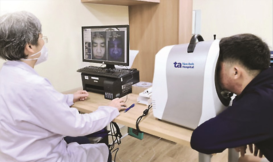 Bệnh nhân đang được bác sĩ điều trị. Ảnh: Bệnh viện Đa khoa Tâm Anh TPHCM cung cấp