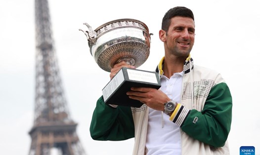 Novak Djokovic có 23 Grand Slam và cũng là tay vợt lớn tuổi nhất giành danh hiệu Roland Garros. Ảnh: Xinhua