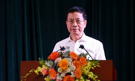 Bộ trưởng Bộ Thông tin và Truyền thông Nguyễn Mạnh Hùng phát biểu tại cuộc làm việc. Ảnh: Phạm Đông
