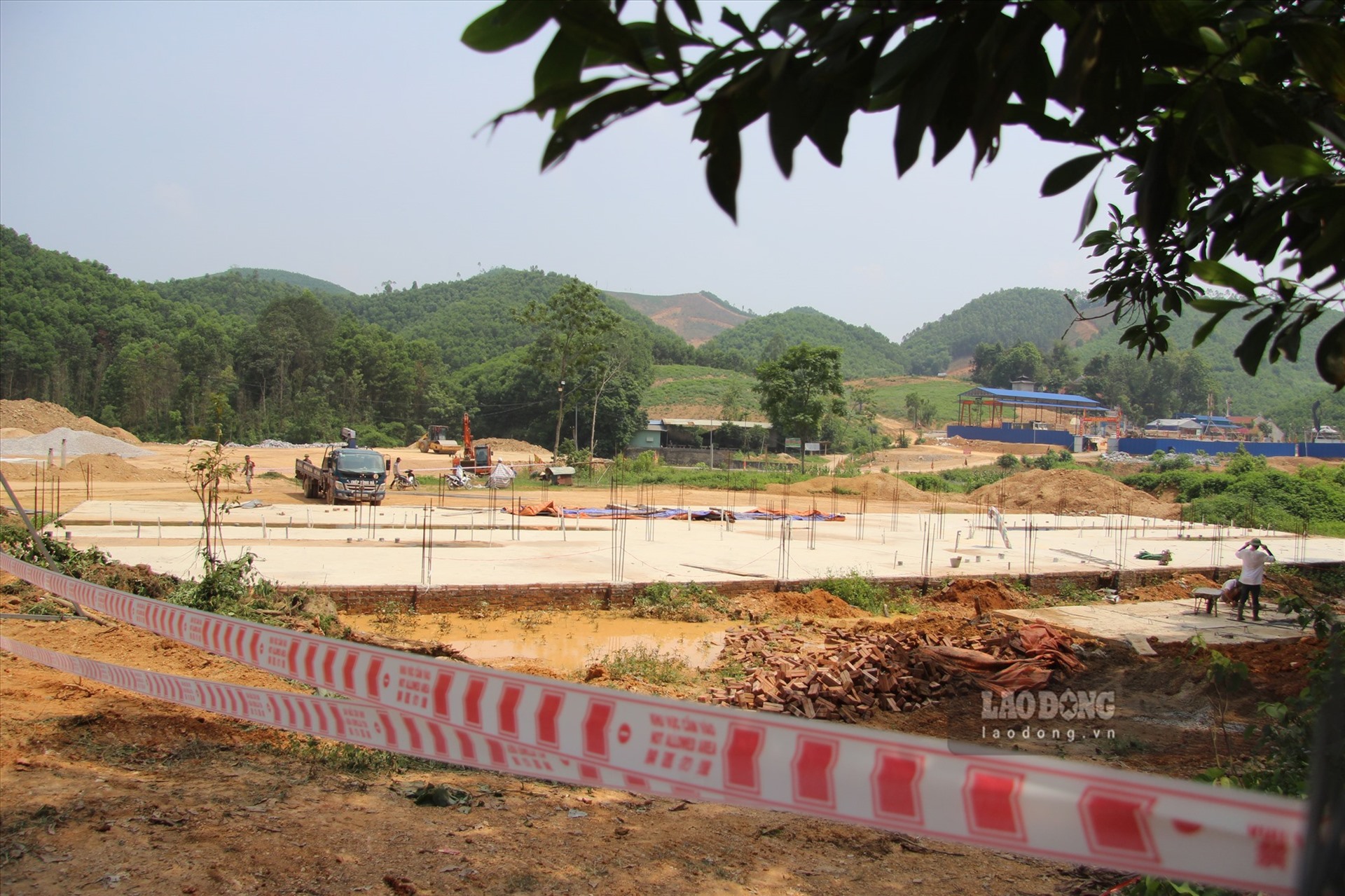 Công trình xây dựng Dự án Khu du lịch sinh thái, văn hoá Đá Thiên (Đồng Hỷ, Thái Nguyên) được cho là thiếu các biện pháp đảm bảo an toàn đã khiến 1 cháu nhỏ đuối nước tử vong.