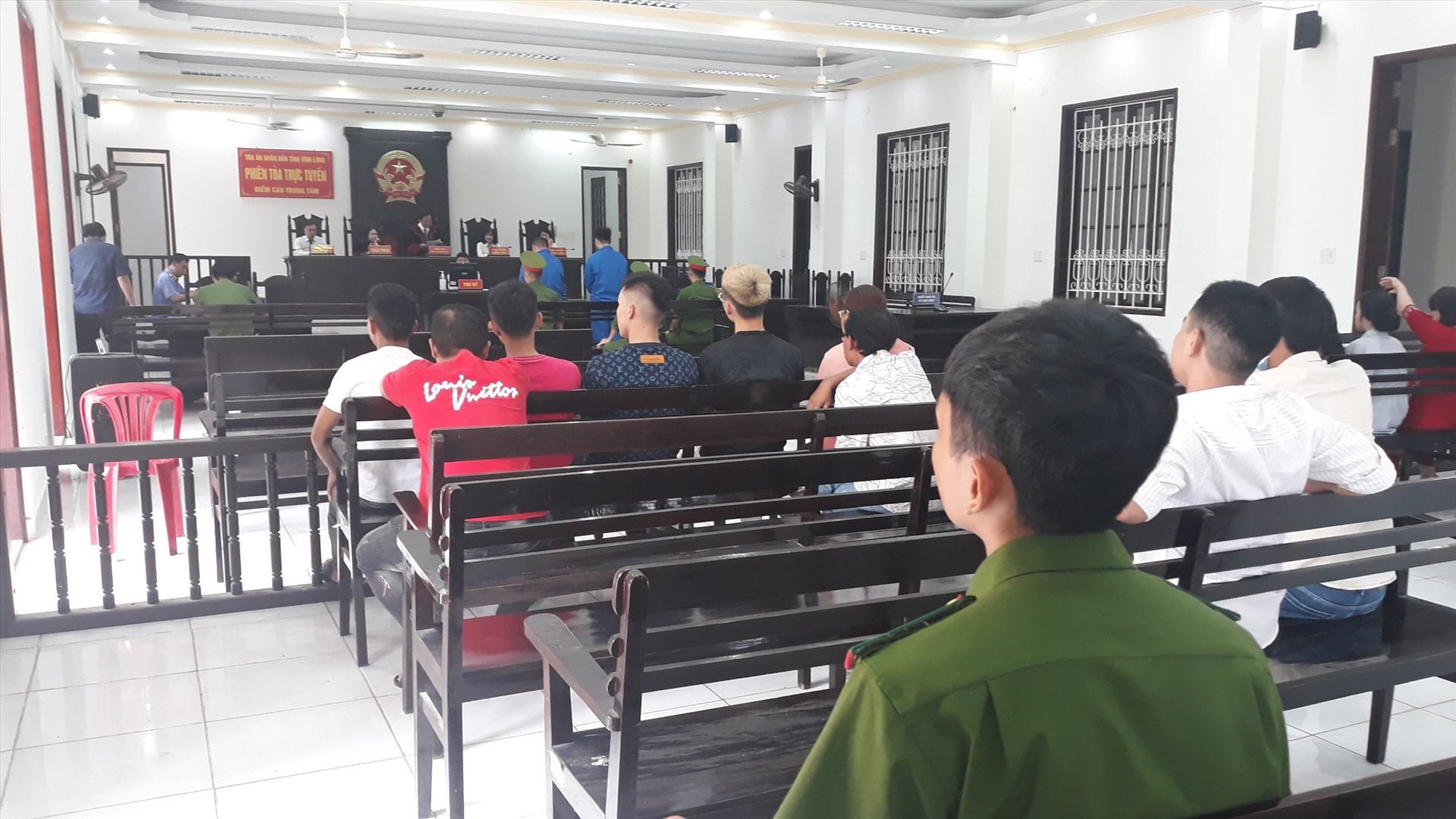 Quang cảnh phiên tòa xét xử 2 tội phạm về tội vận chuyển trái phép chất ma túy. Ảnh: Công an cung cấp. 