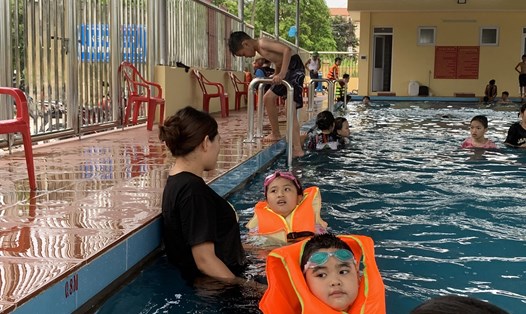 Bể bơi Đoàn Thanh niên ở Hải Dương góp phần giảm thiểu nguy cơ đuối nước. Ảnh: Lương Hà