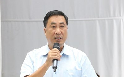 Ông Nguyễn Duy Hiểu - Phó GĐ BHXH Bình Dương thông tin về việc kiểm tra các cơ sở y tế có dấu hiệu vi phạm. Ảnh: Đình Trọng