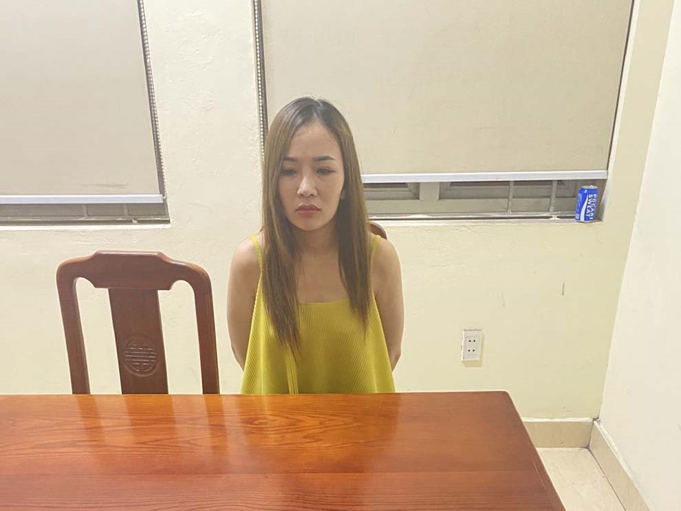 Đối tượng Đỗ Thị Tuyết Chinh tại cơ quan công an. Ảnh: CA Quảng Ninh