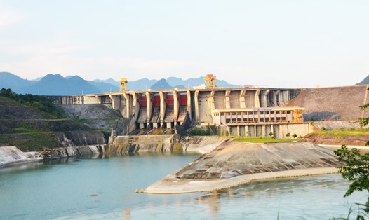 Nhà máy Thuỷ điện Tuyên Quang gần như đã dừng hoạt động các tổ máy để tích nước. Ảnh: Ngân Hà