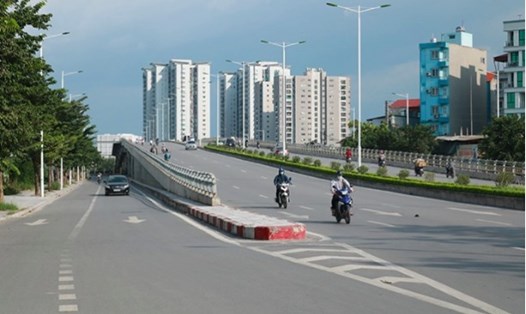 Cầu vượt Xuân Phương trên tuyến phố Trịnh Văn Bô. Ảnh: Phạm Đông