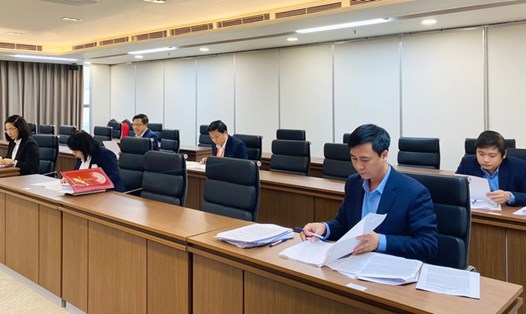 Thí sinh dự kỳ thi tuyển chức danh lãnh đạo cấp phòng của Ban Tổ chức Thành ủy Hà Nội thực hiện bài thi viết, tháng 3.2023. Ảnh: Hanoi.gov