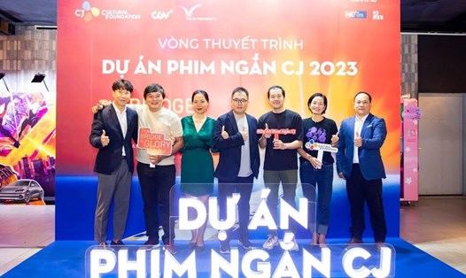 Hội đồng thẩm định và đại diện CJ CGV Việt Nam - Ban tổ chức Dự án phim ngắn CJ. Ảnh: nhân vật cung cấp