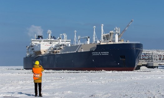Tàu chở LNG phá băng Christophe de Margerie tại cảng Sabetta, khu tự trị Yamlo-Nenets, Nga. Ảnh: Xinhua