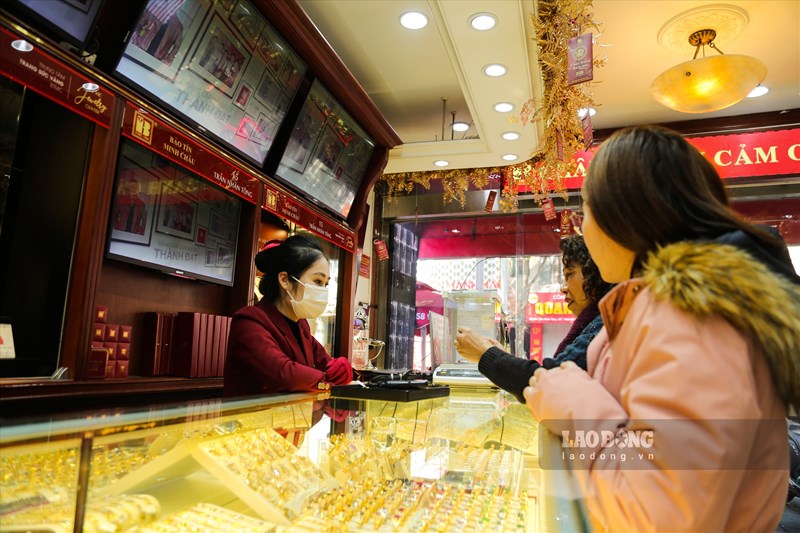 Giá vàng hôm nay 16.6: Tăng giá ồ ạt, nhà đầu tư lướt sóng lãi đậm