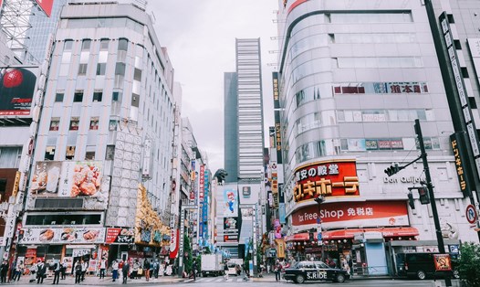 Shinjuku, một trong ba khu phố mua sắm lớn nhất ở Tokyo, với hệ thống chợ sầm uất dưới lòng đất. Ảnh: Dương Dương Blog
