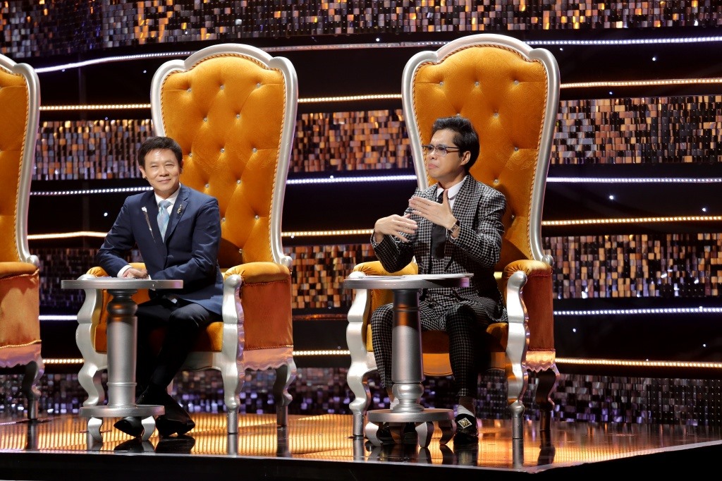 Ngọc Sơn nhận xét thí sinh. Ảnh: NSX.