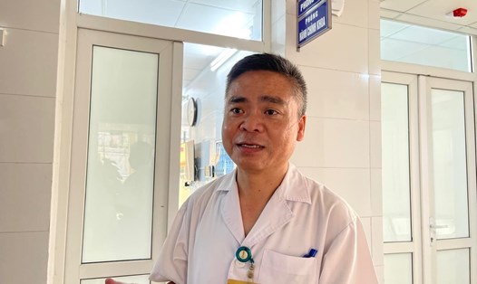 Bác sĩ Thọ chia sẻ về ca bệnh nhiễm sán lợn nhưng bị chẩn đoán nhầm là đột quỵ. Ảnh: Hương Giang