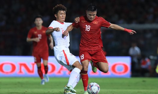 Tuyển Việt Nam trong trận đấu với tuyển Hong Kong (Trung Quốc). Ảnh: Minh Dân