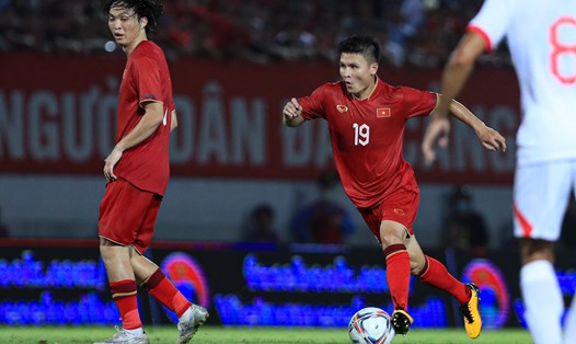 Quang Hải là cầu thủ nhận nhiều chú ý của Đội tuyển Việt Nam trên sân Lạch Tray. Ảnh: Minh Dân