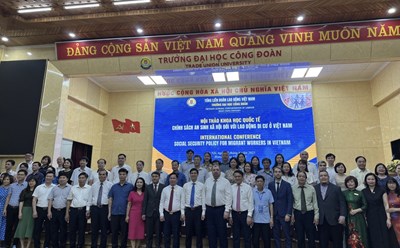 Các đại biểu tham gia Hội thảo khoa học quốc tế “Chính sách an sinh xã hội đối với lao động di cư ở Việt Nam“. Ảnh: Kiều Vũ