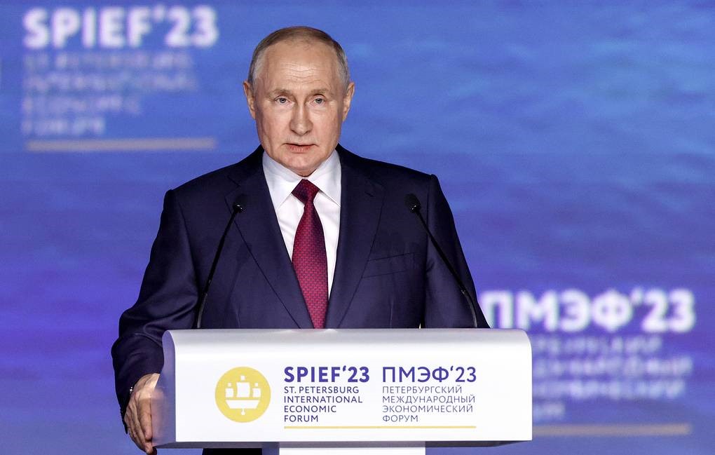 Tổng thống Nga Vladimir Putin phát biểu tại Diễn đàn Kinh tế Quốc tế St. Petersburg 2023. Ảnh: TASS