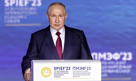 Tổng thống Nga Vladimir Putin phát biểu tại Diễn đàn Kinh tế Quốc tế St. Petersburg 2023. Ảnh: TASS