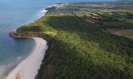 Dự án Khu phức hợp du lịch nghỉ dưỡng biển Mũi Trèo được triển khai ở diện tích đất sát bờ biển với cảnh quan đẹp. Ảnh: Hưng Thơ.