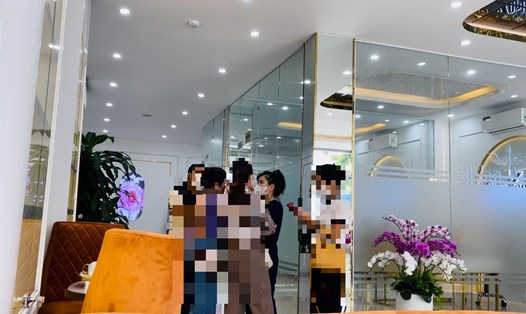 Khách hàng Wonjin tại Đà Nẵng bất ngờ khi cơ sở đổi chủ, đổi tên không thông báo. Ảnh: Mai Hương