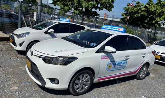 Một xe taxi của hãng taxi Saigontourist gian lận giá cước bị cơ quan chức năng kiểm tra, xử phạt.  Ảnh: Thanh tra Giao thông TPHCM