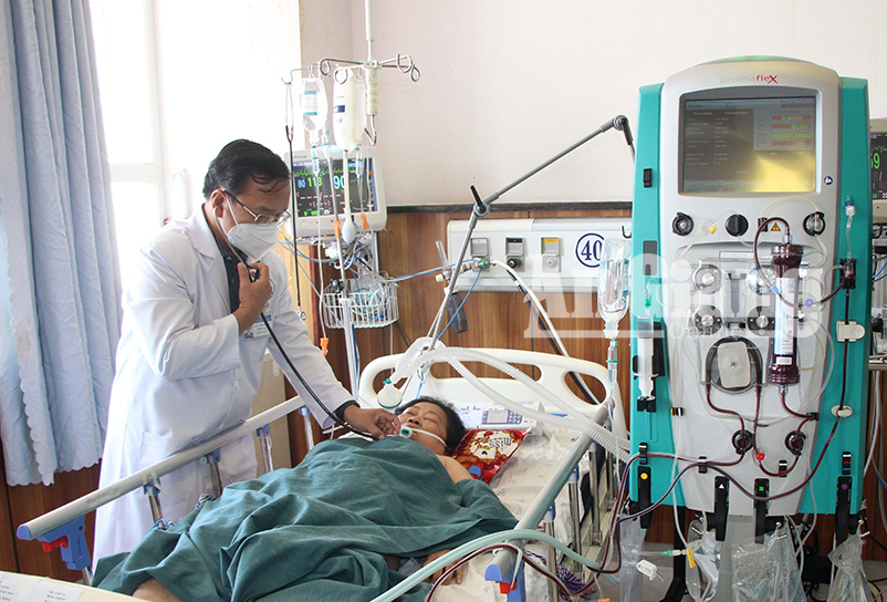 Bệnh nhân ngộ độc điều trị tại Bệnh viện Đa khoa Trung tâm An Giang. Ảnh: Hữu Tri