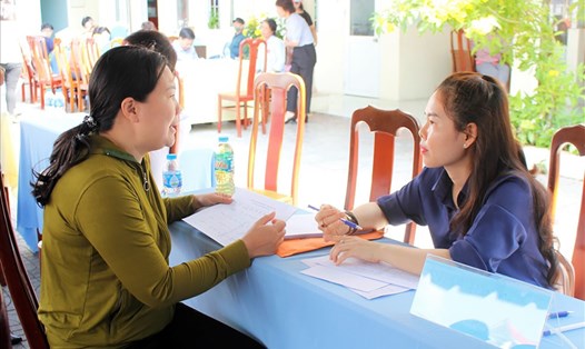 Tư vấn giới thiệu việc làm cho người lao động thất nghiệp tại tỉnh Bà Rịa - Vũng Tàu. Ảnh: Trung tâm DVVL Bà Rịa - Vũng Tàu