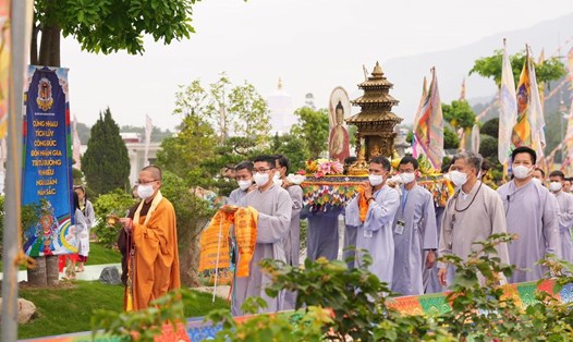 Nhiều hoạt động mừng Phật đản tổ chức tại Đại Bảo tháp Mandala Tây Thiên. Ảnh: BTC