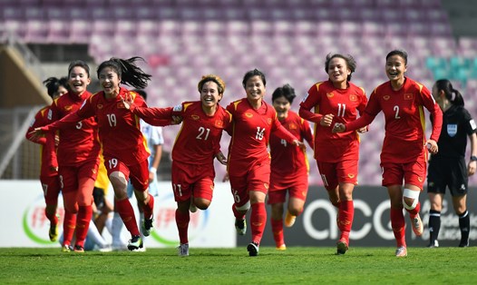 Đây là khoảnh khắc người hâm mộ Việt Nam sẽ còn lưu giữ rất lâu nữa về Đội tuyển bóng đá nữ quốc gia. Ảnh: VFF