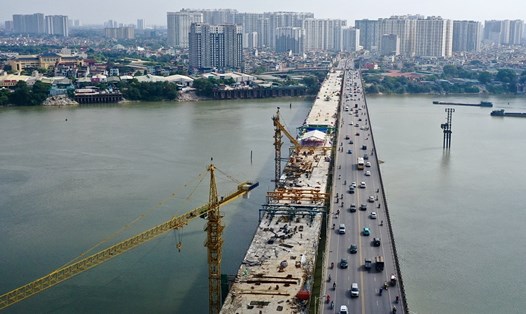 Dự án cầu Vĩnh Tuy giai đoạn 2 (Hà Nội) đang được khẩn trương hoàn thiện. Ảnh: Hải Nguyễn