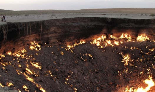 Mỏ khí Darvaza ở Turkmenistan được mệnh danh là "Cổng địa ngục". Ảnh chụp màn hình
