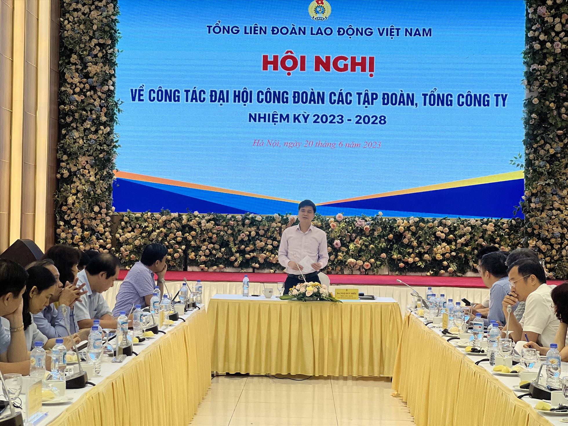 Phó Chủ tịch Tổng LĐLĐVN Ngọ Duy Hiểu phát biểu tại hội nghị. 
Ảnh: Minh Phương