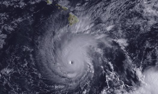 Ảnh vệ tinh siêu bão Lane tấn công Hawaii, Mỹ năm 2018, gây thiệt hại 7 triệu USD. Ảnh: NOAA