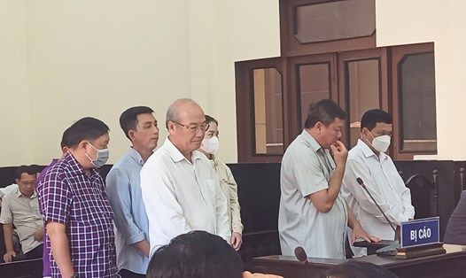 Các bị cáo tại phiên toà sơ thẩm lần 2 tại TAND tỉnh Tiền Giang. Ảnh: Thành Nhân