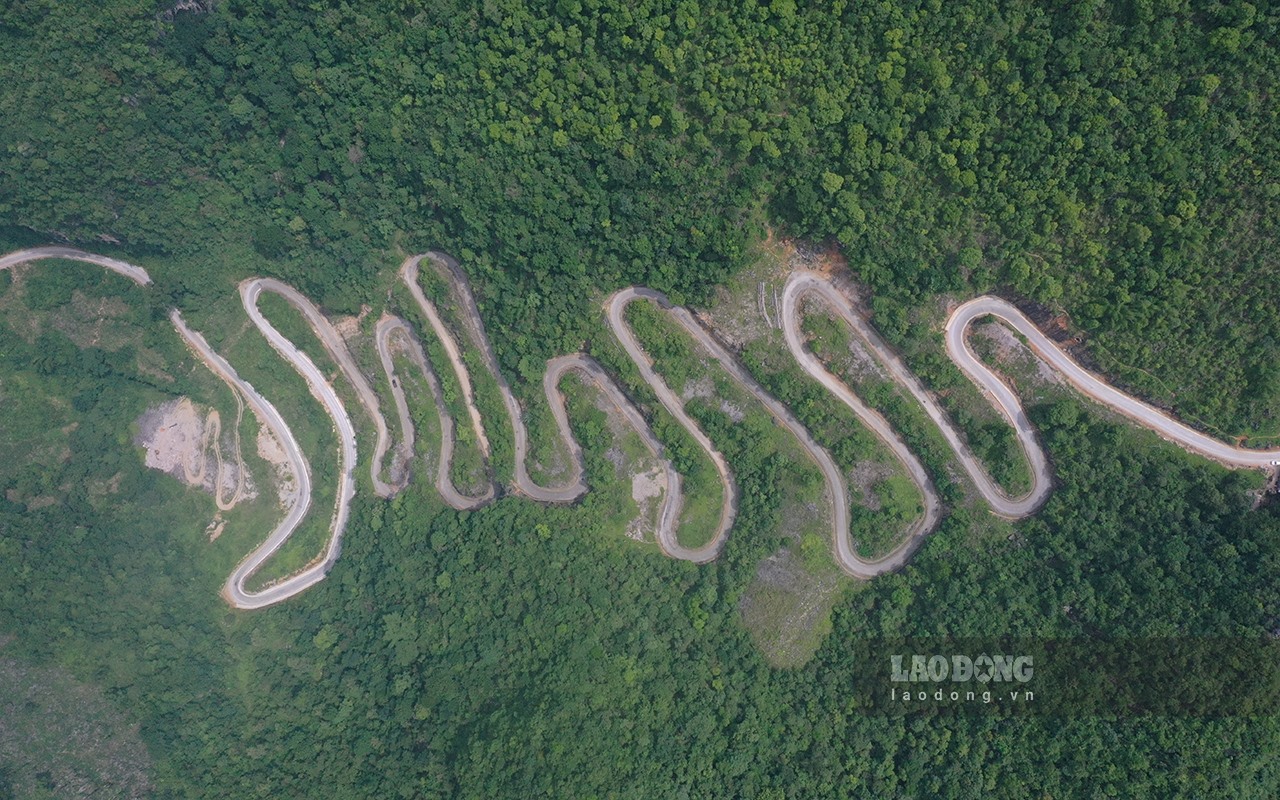 Một điểm ngắm cảnh tại đèo nổi tiếng Khau Cốc Chà (Cao Bằng) trị giá 1,6 tỉ đồng sắp được xây dựng. Ảnh: Tân Văn.