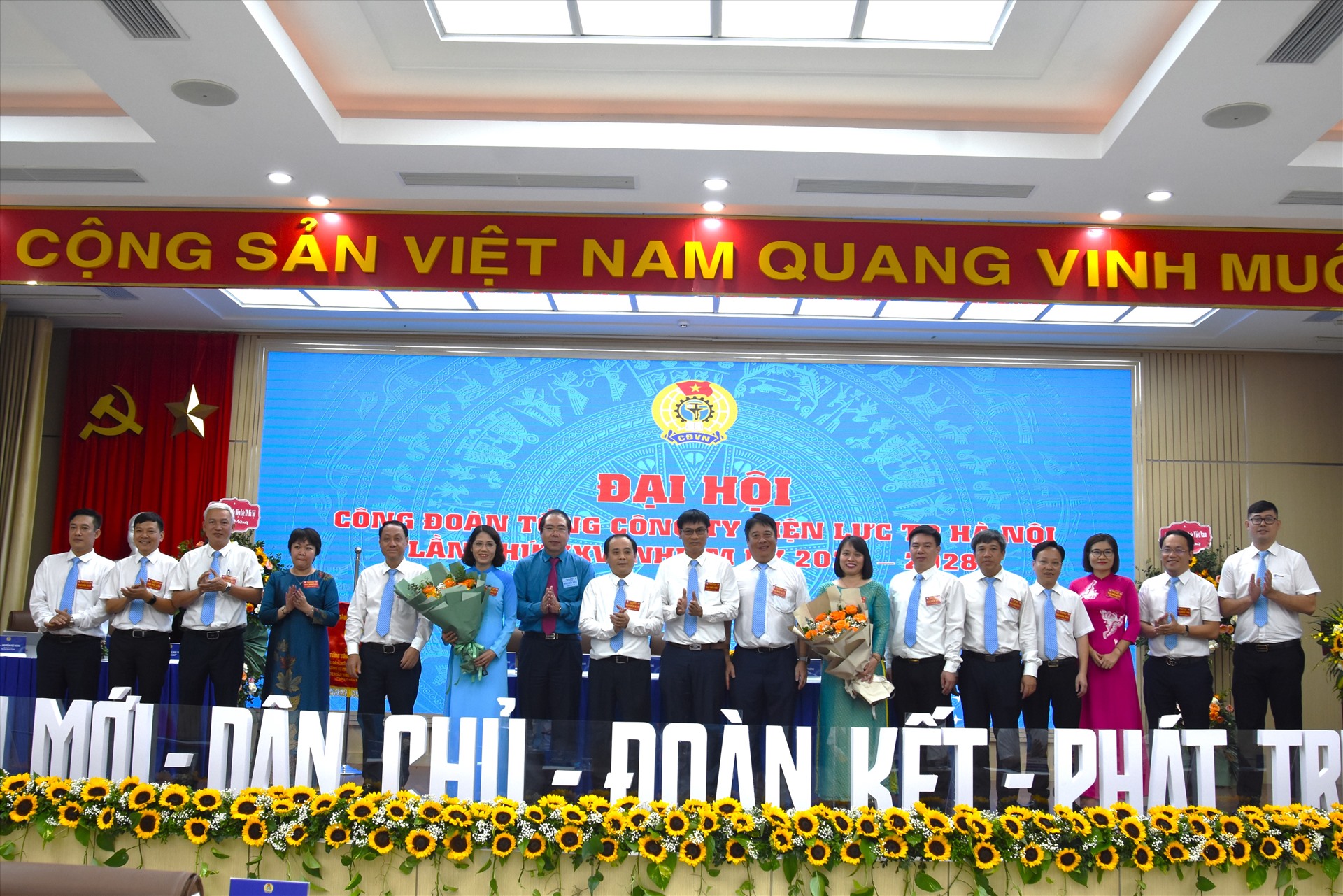 Ra mắt Ban chấp hành Công đoàn Tổng Công ty Điện lực Hà Nội, nhiệm kỳ 2023-2028. Ảnh: Hà Anh