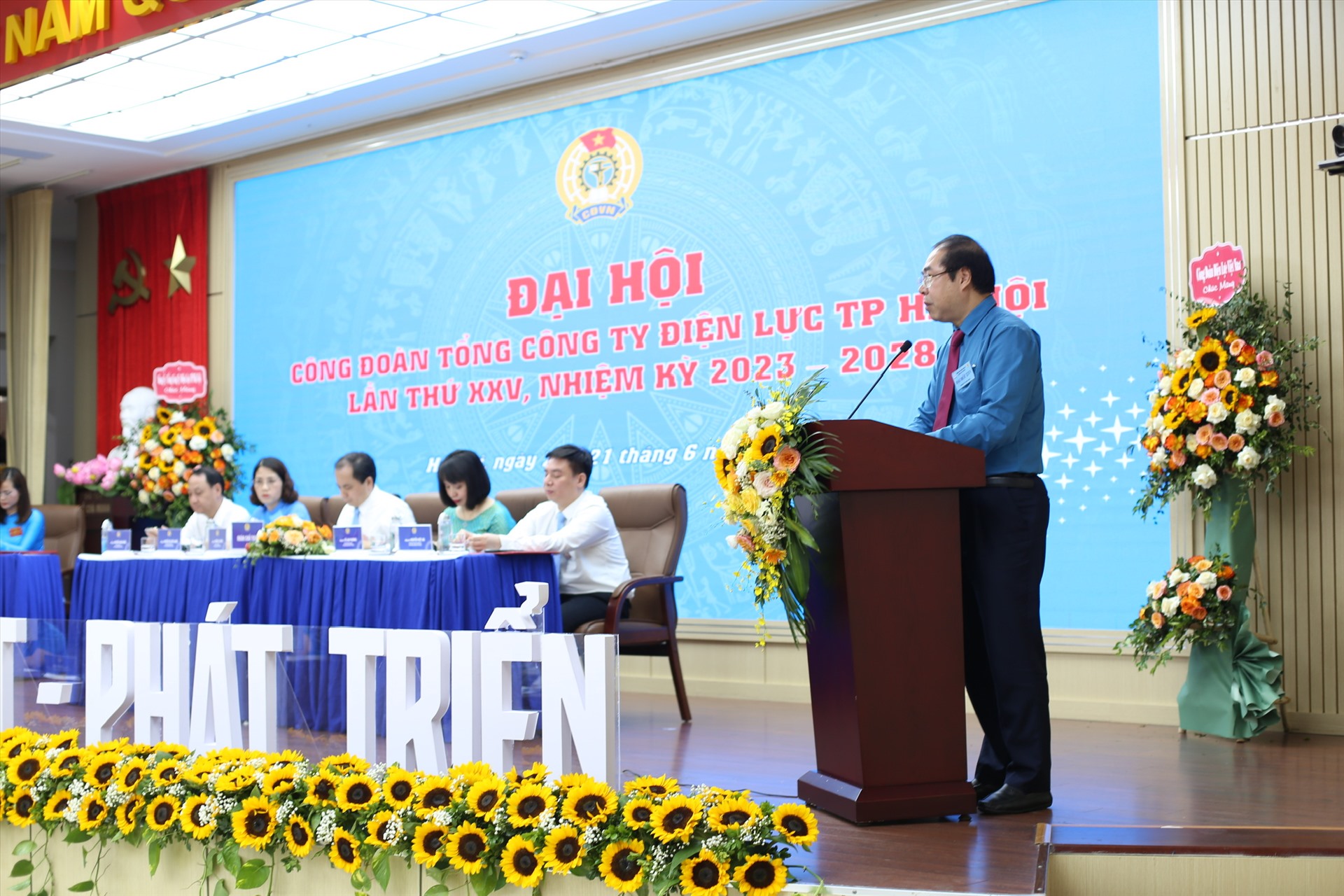 Ông Đỗ Đức Hùng - Chủ tịch Công đoàn Điện lực Việt Nam phát biểu chỉ đạo tại đại hội. Ảnh: Hà Anh