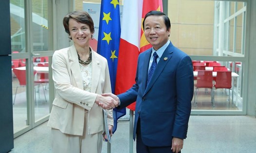 Phó Thủ tướng Chính phủ Trần Hồng Hà và Phó Tổng Giám đốc AFD Marie Helene Loison. Ảnh: BNG