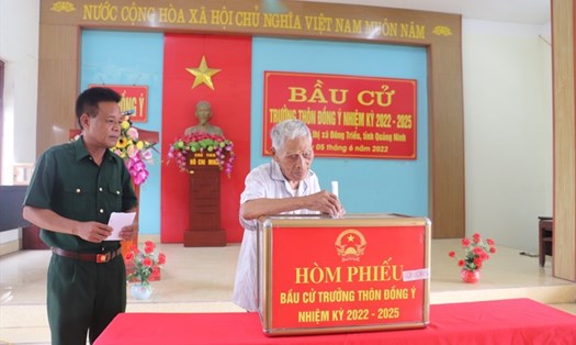 Bầu cử trưởng thôn tại Quảng Ninh. Ảnh: BQN