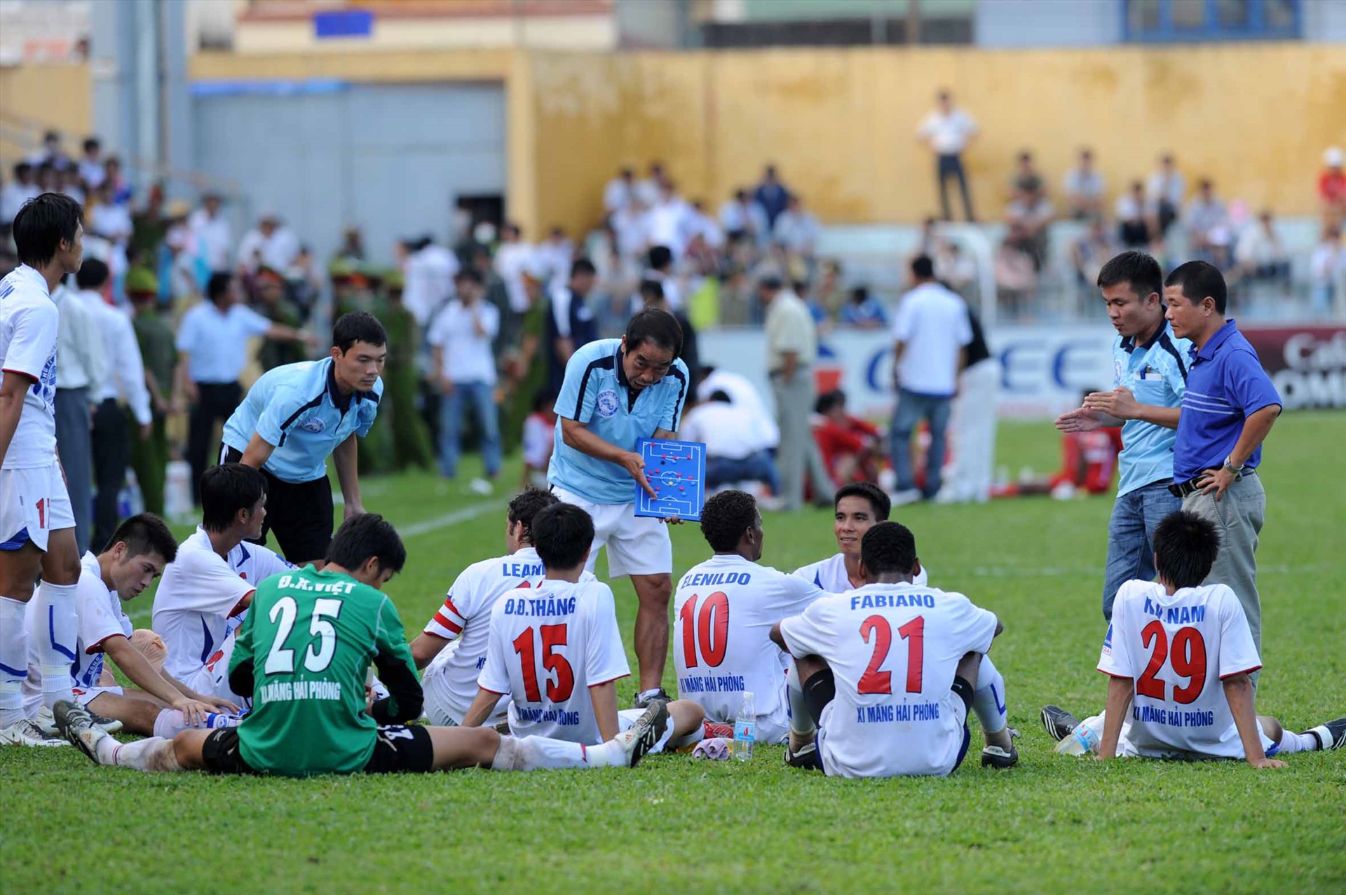 Huấn luyện viên Vương Tiến Dũng từng dẫn dắt nhiều đội bóng tại V.League, trong đó có câu lạc bộ Hải Phòng. Ảnh: VPF